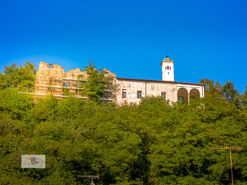 Prato Sesia, ruderi del castello - Turista a due passi da casa