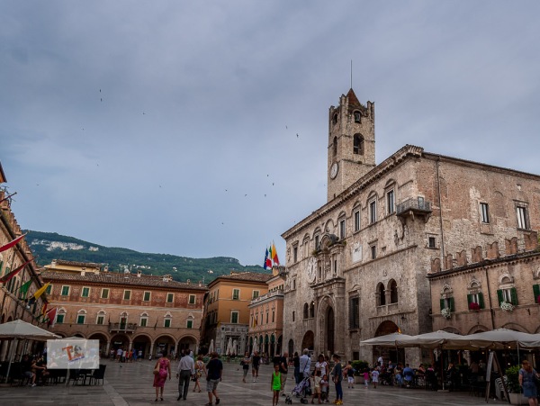 Ascoli Piceno, Piazza del Popolo - Turista a due passi da casa