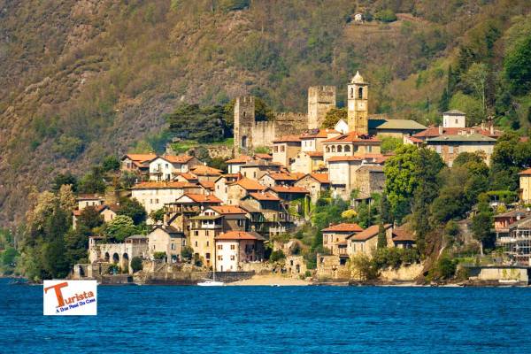 Corenno Plinio, il borgo visto dal Lago di Como - Turista A Due Passi Da Casa