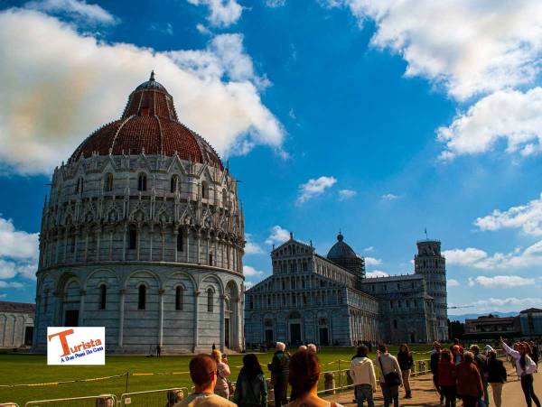 Pisa, Piazza Duomo o Dei Miracoli - Turista A Due Passi Da Casa