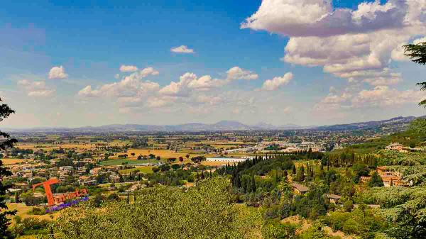 Spello, panorama da Spello verso Assisi- Turista A Due Passi Da Casa