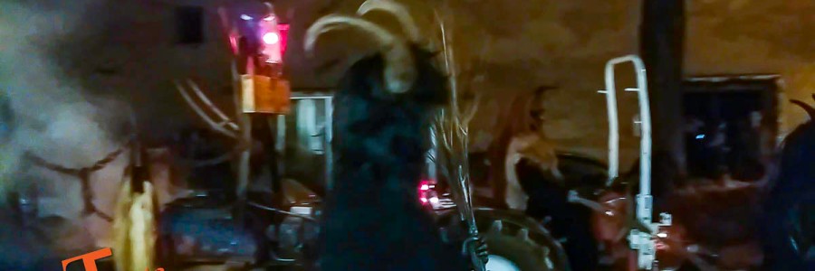 Bressanone, sfilata Krampus, l'immagine è il frame di un video - Turista A Due Passi Da Casa