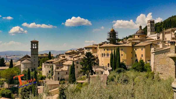 Assisi, Panorama - Turista A Due Passi Da Casa